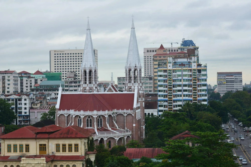 Grand Laurel Hotel