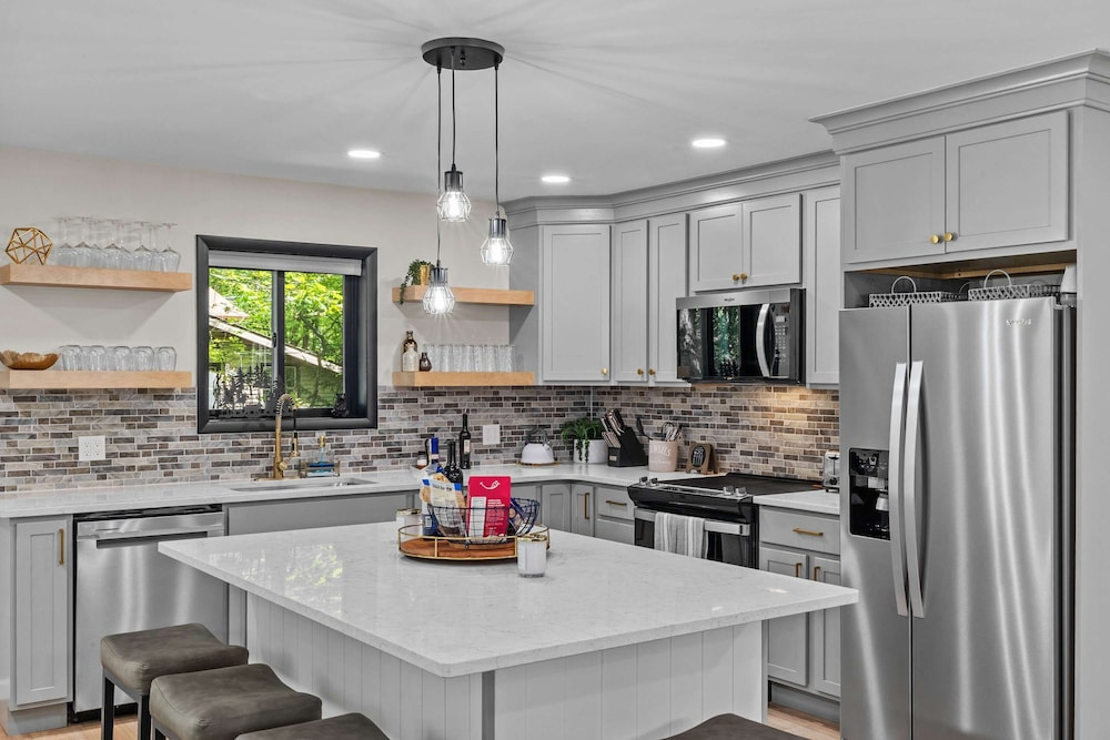 Near Ski Resorts With Hot Tub Game and Movie Room