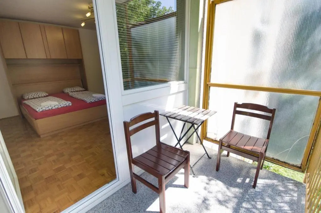 Apartment near Train Station