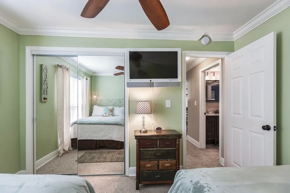 Central Destin Condo Next to Beach by RedAwning