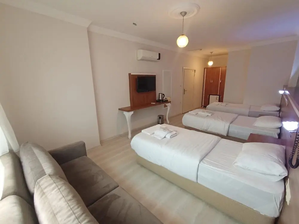 Larok Hotel