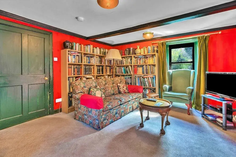 Historical Cottage Near Preston Mill, No Deposit