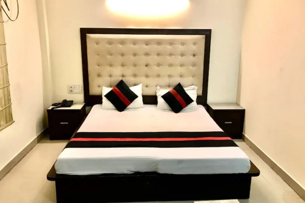 Vivek Hotel