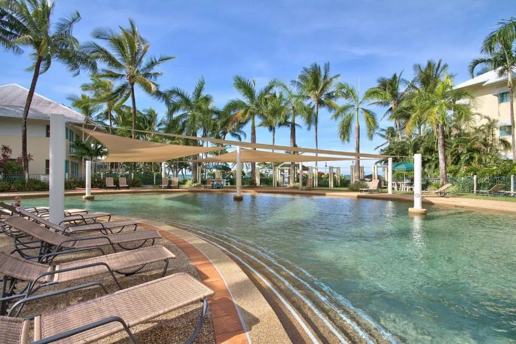 The Beach Shack 3BR Waterfront Resort, Own WIFI