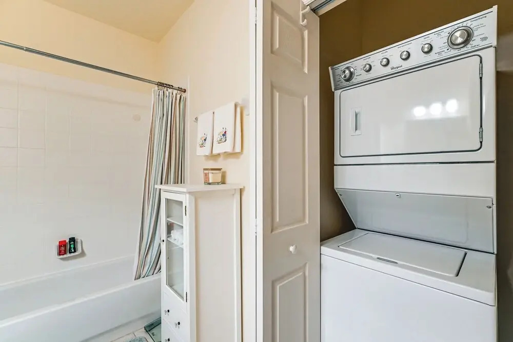 Naples Condo 10 Mi to Beach: Pool & Hot Tub Access