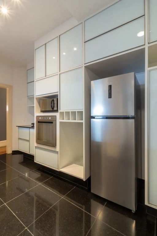 Space and Comfort in Copacabana D405