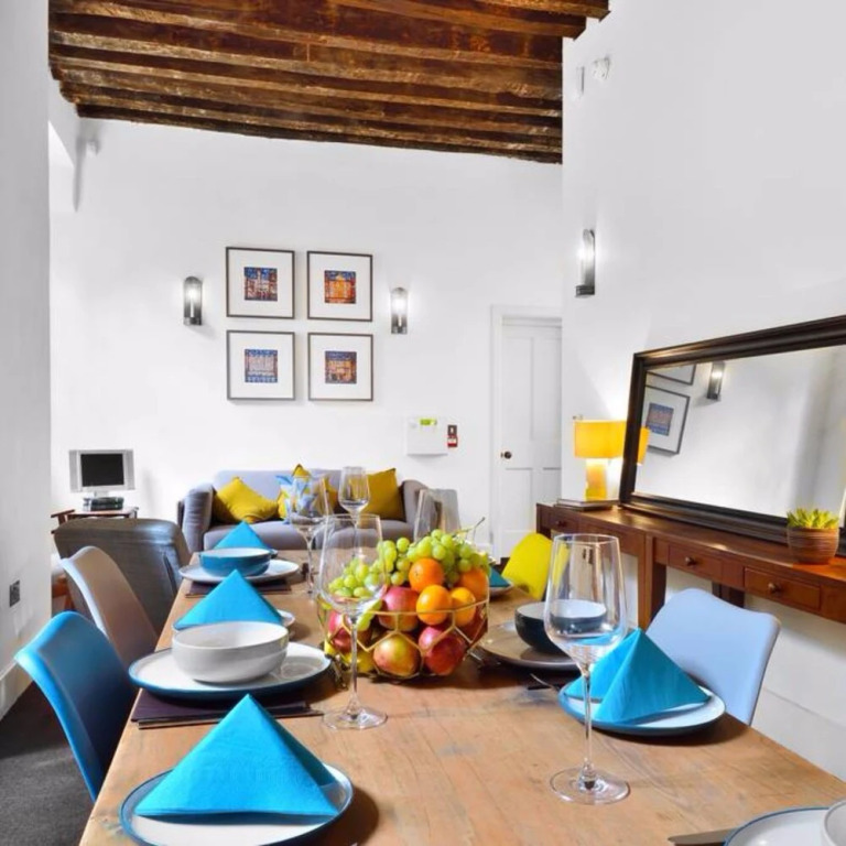 2 Bedroom Apartment on Royal Mile