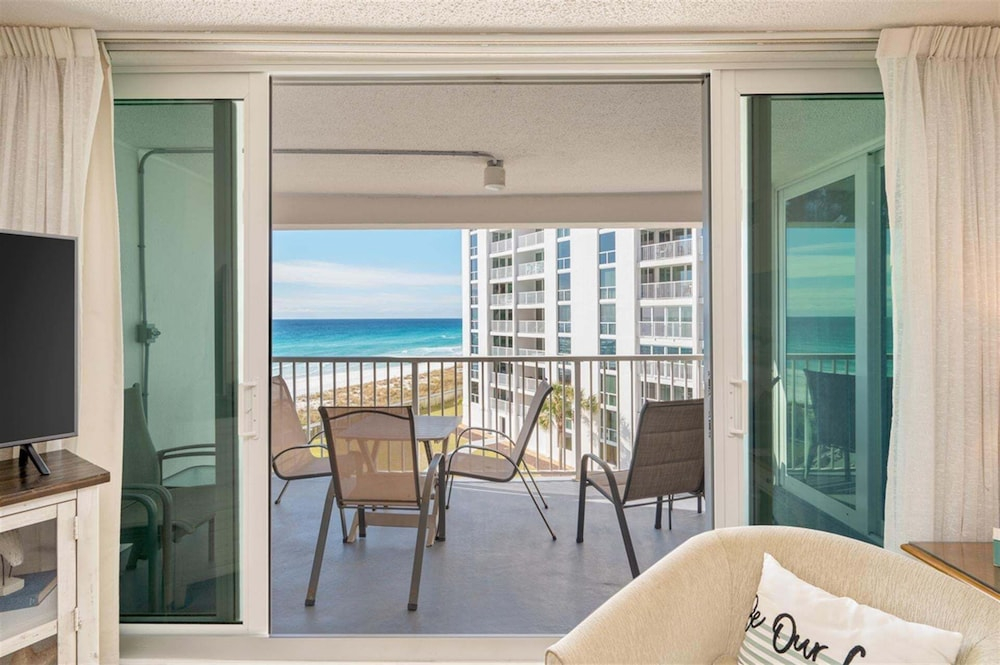 Shoreline Towers 1055 2 Bedroom Condo