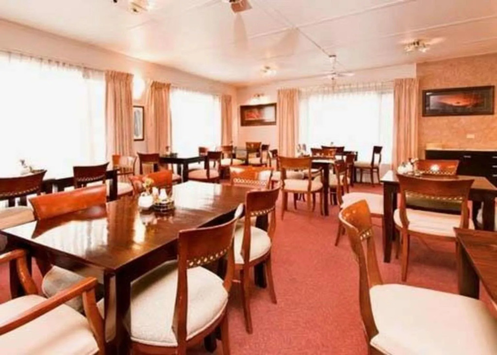 Country Plaza Motel