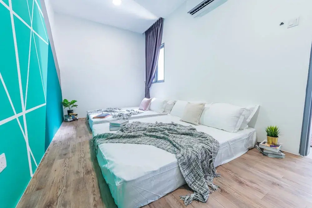 10PAX Homestay With Netflix at Cyberjaya