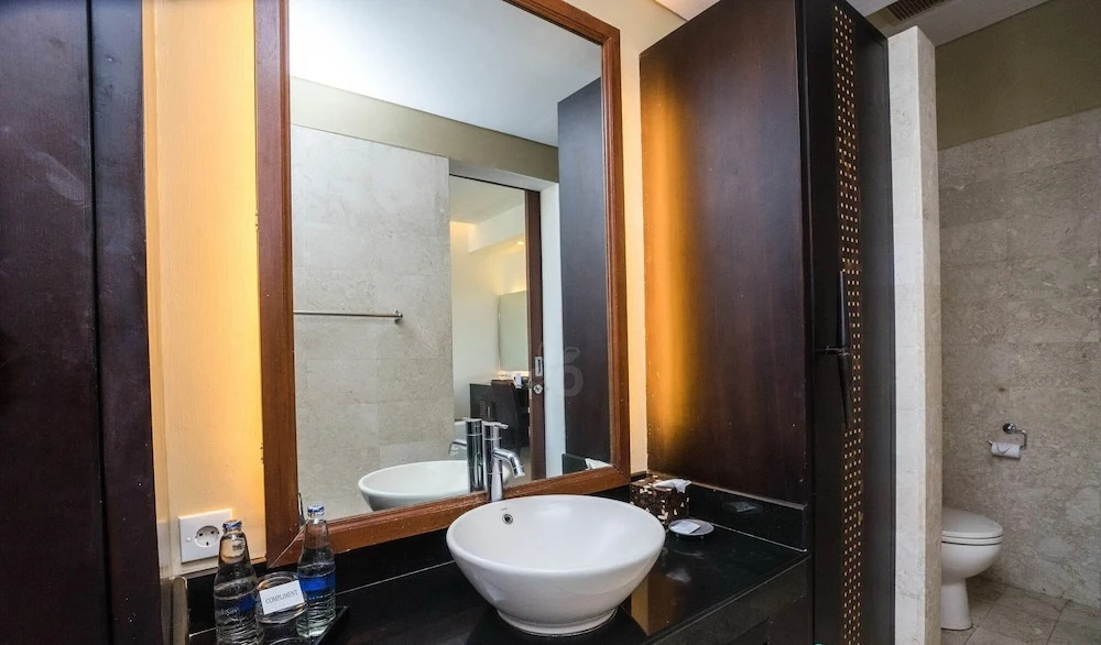 16 bedroom villa river side Legian