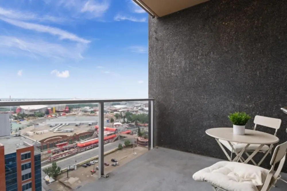 2BR 2BA Stampede and Calgary Tower View Free Park