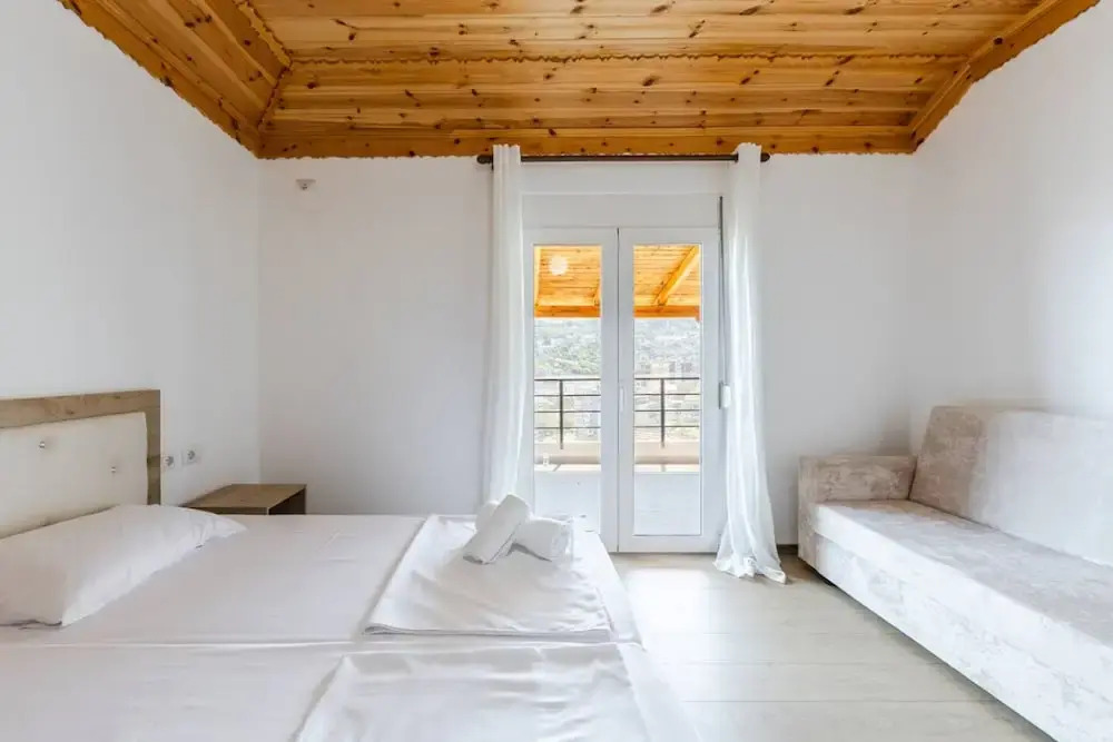 Hillside Apartment Gjirokast r 2 2BR With Balcony