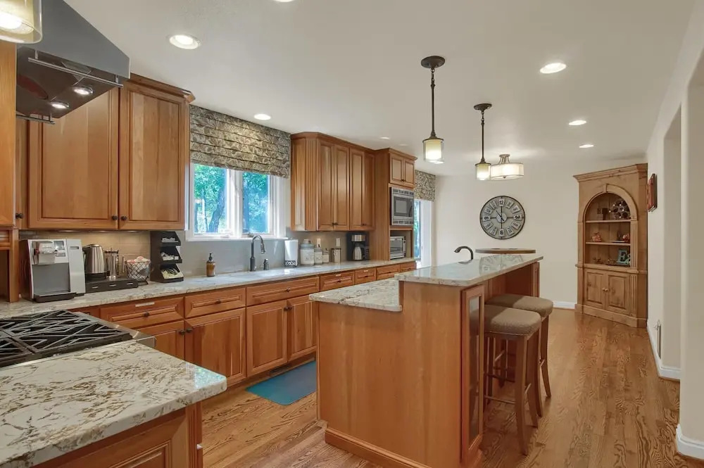5BR Poe Manor Entertain,hot Tub+has Everything!