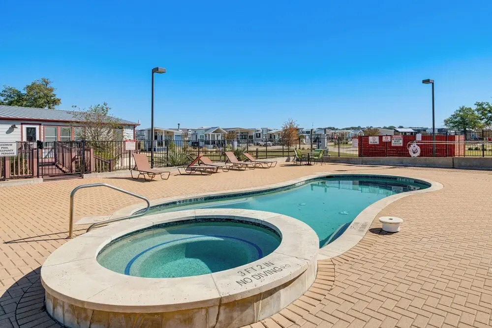 Austin Tiny Home: Fireplace, Shared Pool & Hot Tub