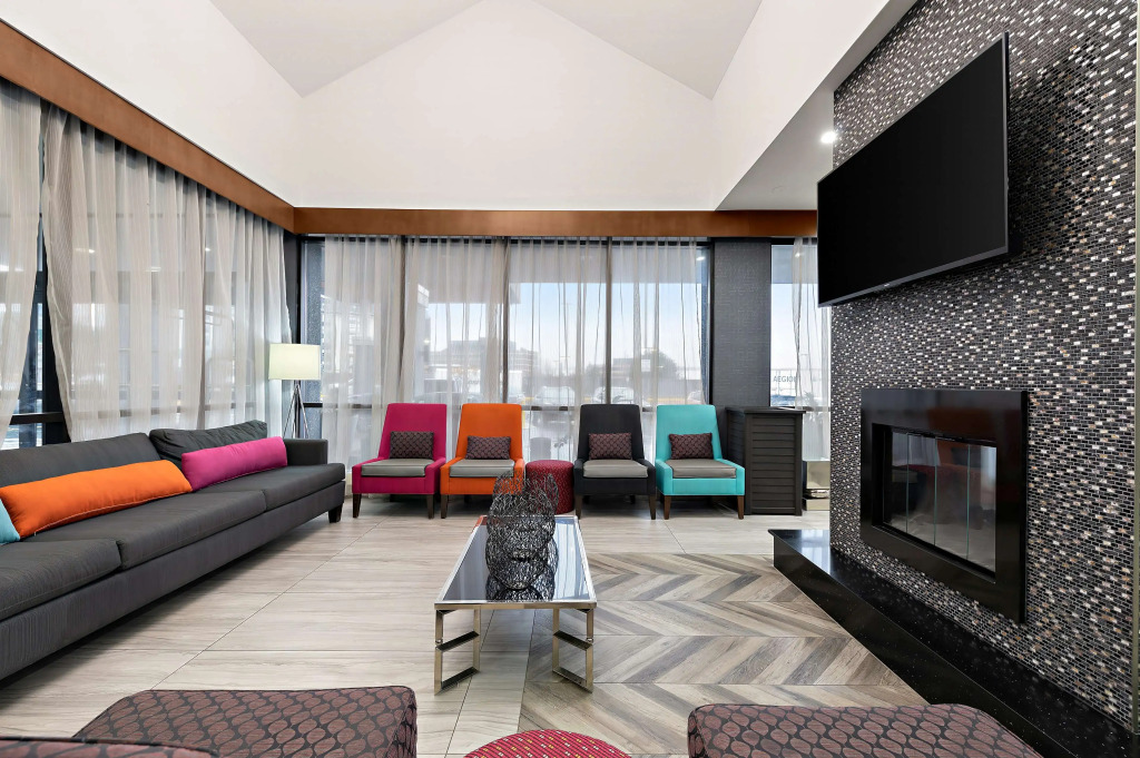 Best Western Plus Toronto North York Hotel & Suites