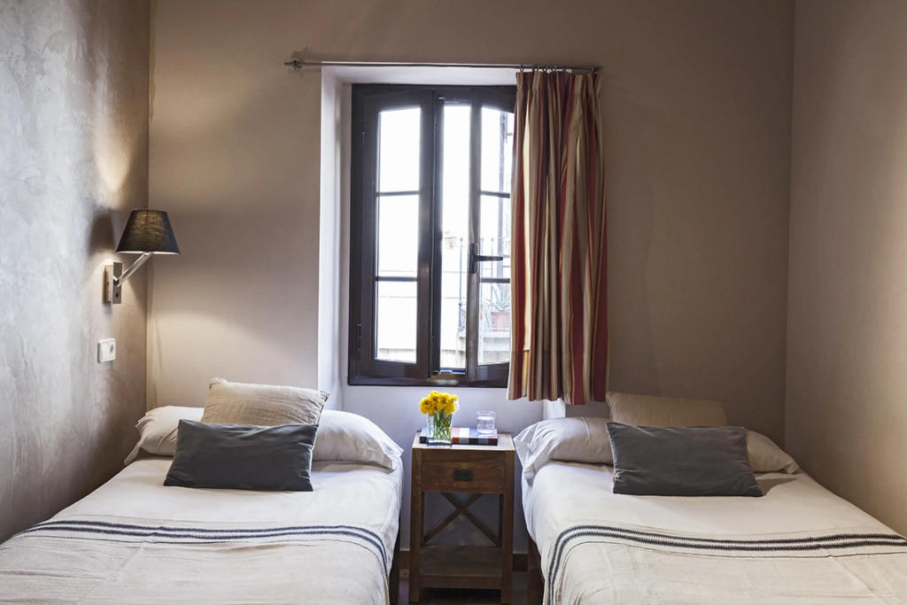 AinB Las Ramblas-Guardia Apartments