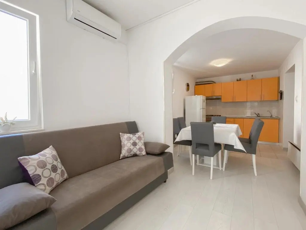 Apartment Dado
