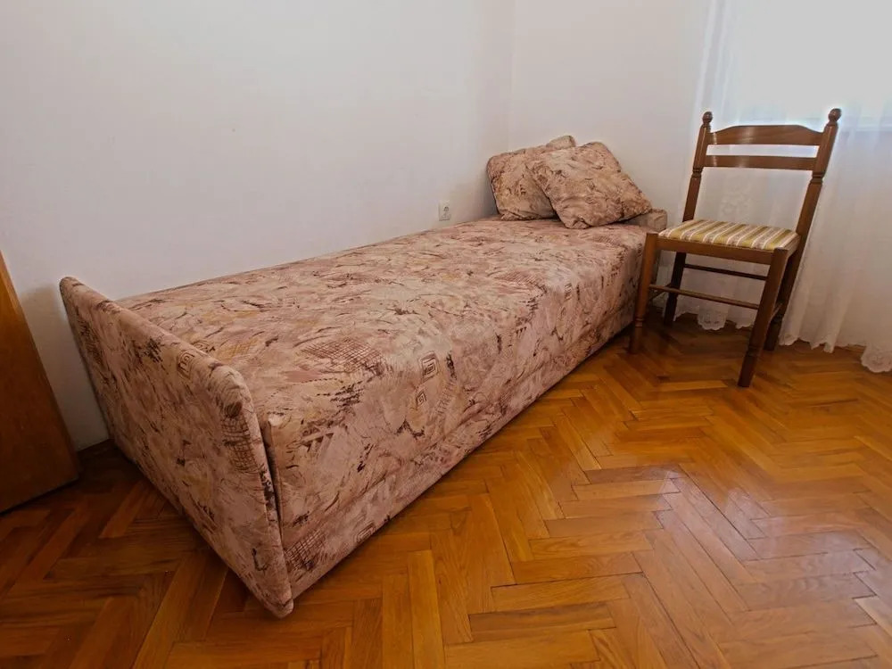 Apartment 613