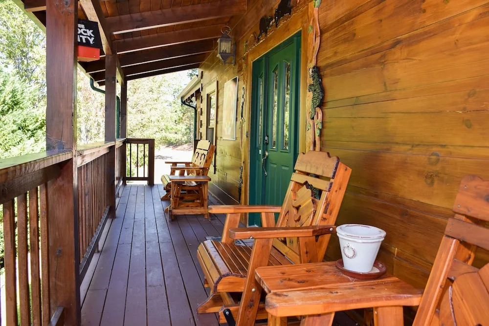 PAPA BEAR'S DEN - 5 Br Cabin