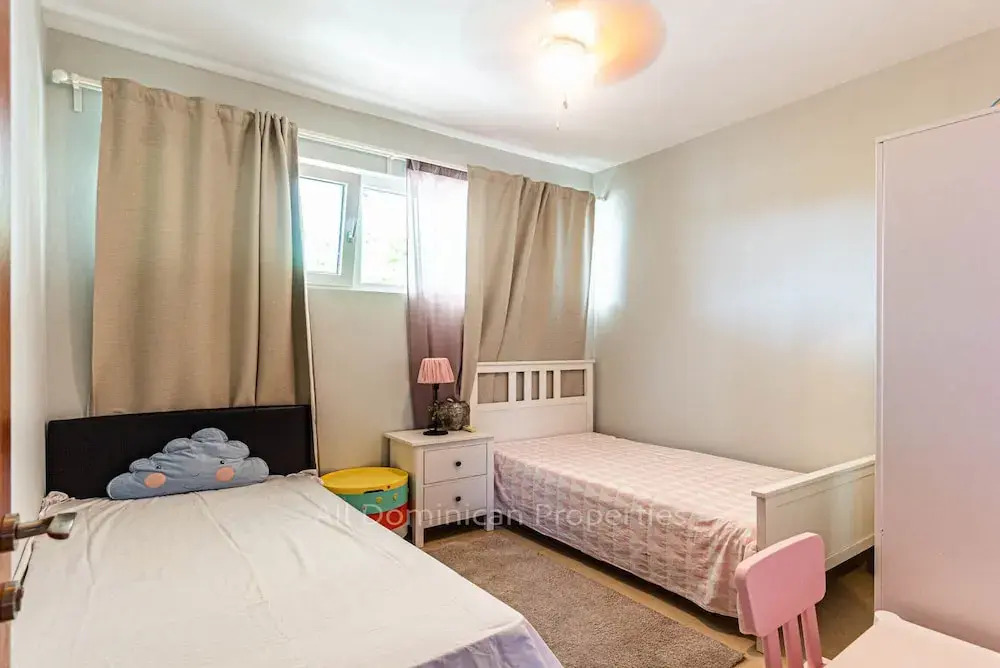 Infiniti Blu, Family Suite, Private Beach!