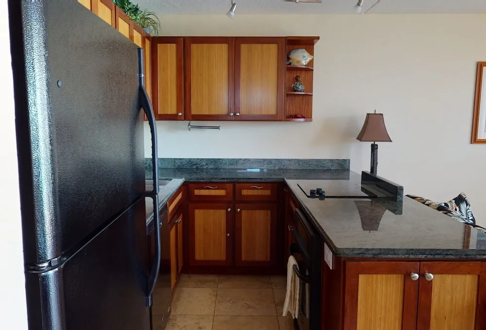 36th Floor Deluxe Ocean View Condo with Free Parking & Wifi