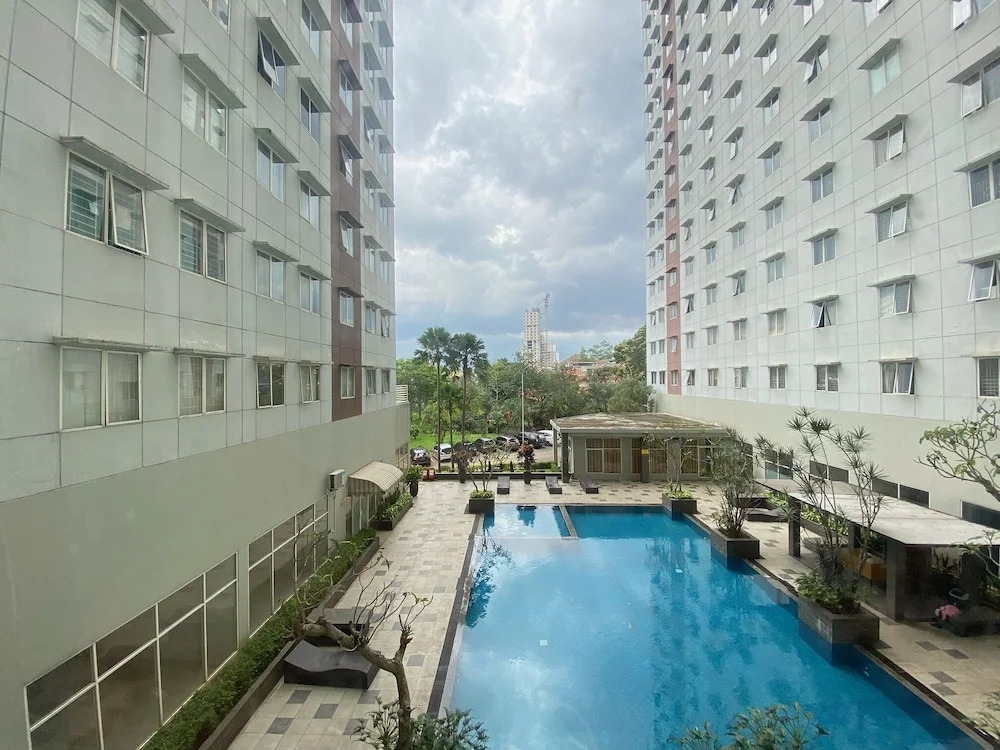 Affordable Studio Room Pool View Pinewood Jatinangor Apartment