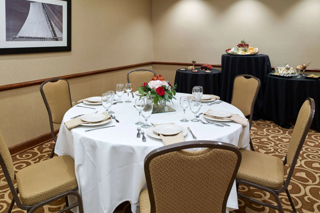 Clarion Hotel Portland Airport ME