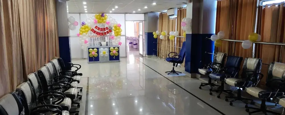 The Ritz By OYO Rooms