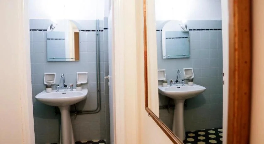 Chameleon Youth Hostel - Hostel