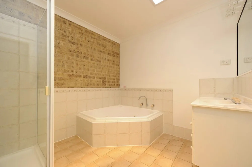 1-39 Leonard Ave - comfort, space and Wi-Fi