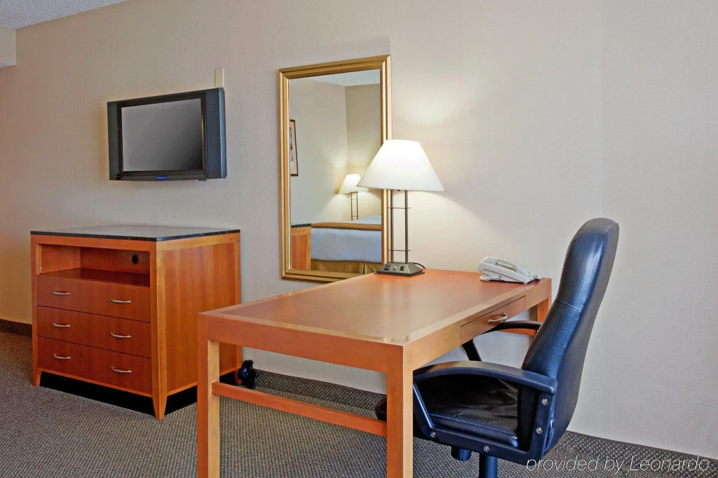 Holiday Inn Express Hotel & Suites Ventura Harbor by IHG