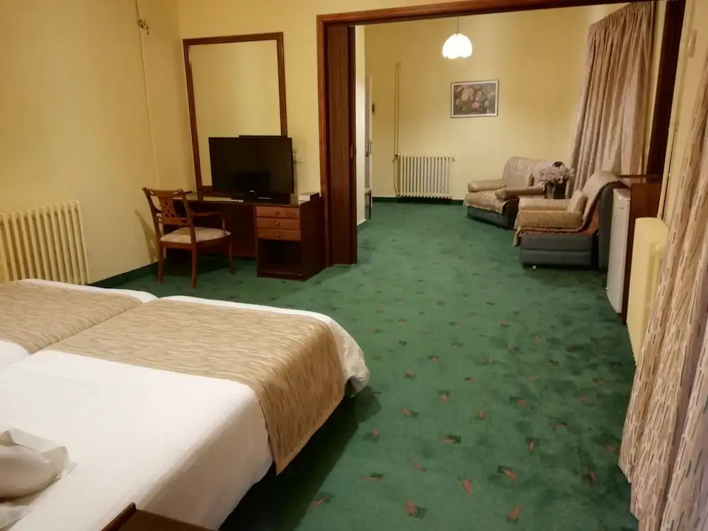 GARDEN HOTEL