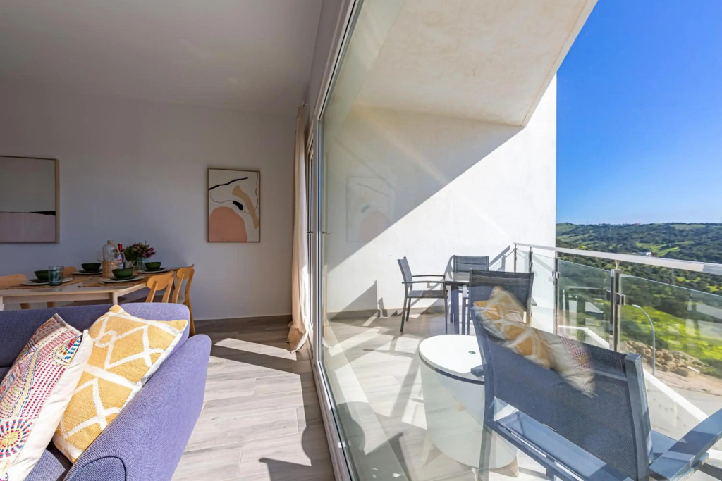 Vistas al Estrecho y Piscina - SimplyTarifa