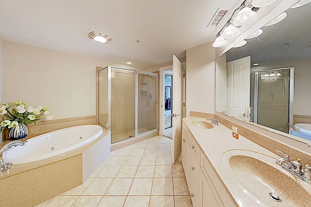 Beachfront Stunner On Boardwalk W/ Balcony & Pool 3 Bedroom Condo