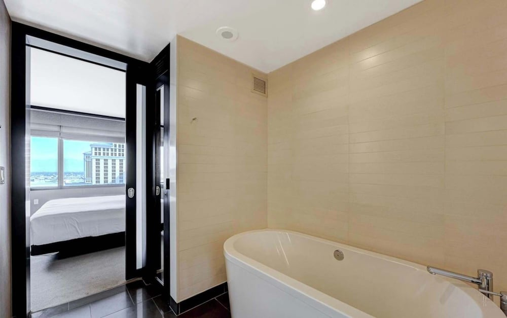 Luxe Vdara High-floor Panoramic Strip Views Sphere Views 22032