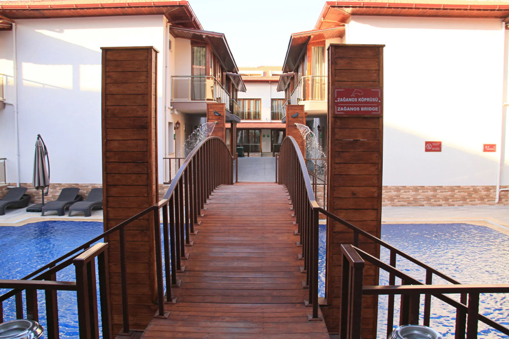 Dolphin Apart Hotel
