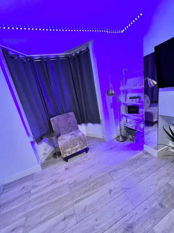 Gillingham - 3 Beds - Sleeps 6 - Garden - Wifi