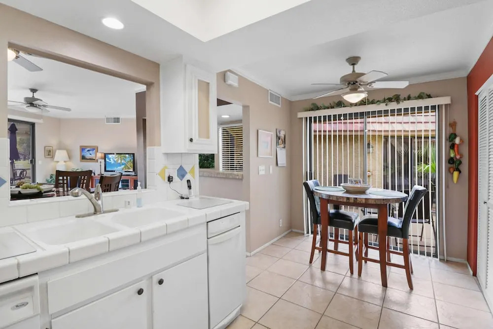 2BR 2BA Charming Cathedral City Condo With Territorial Views