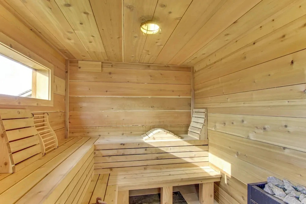 2 Units w/ Sauna & Cold Plunge! Belgrade Retreat
