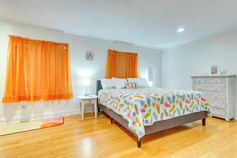 Gulf Breeze Vacation Rental for 2 w/ Pool Access!