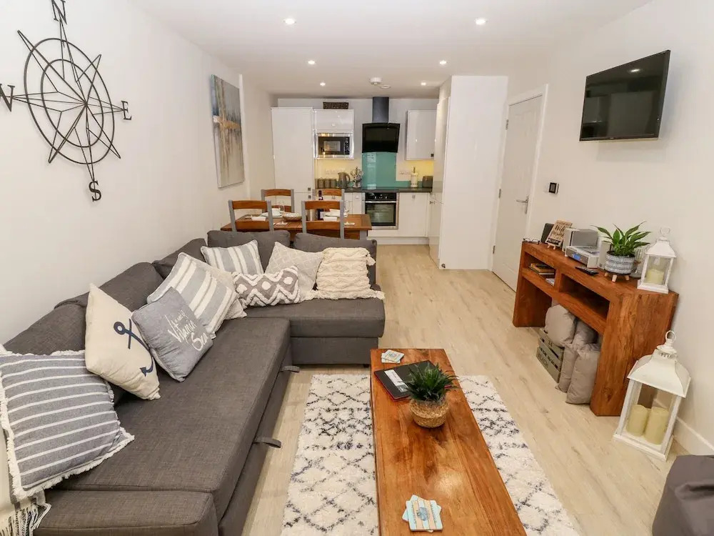 Apartment 2 - Trem Y Bae