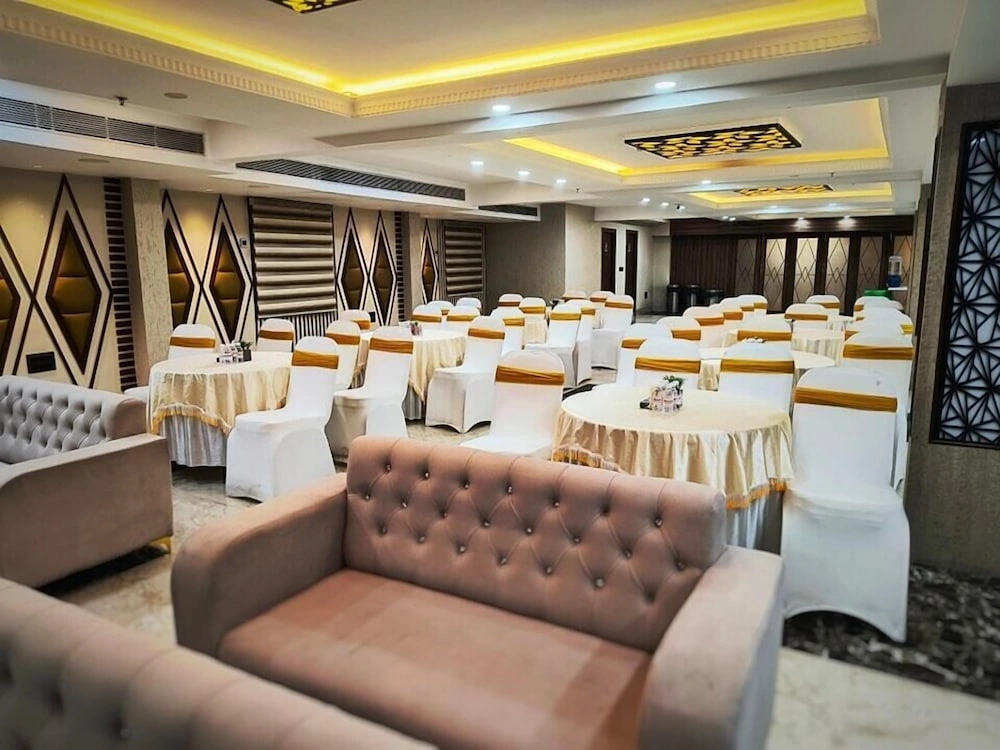 Luxus Inn Hotel