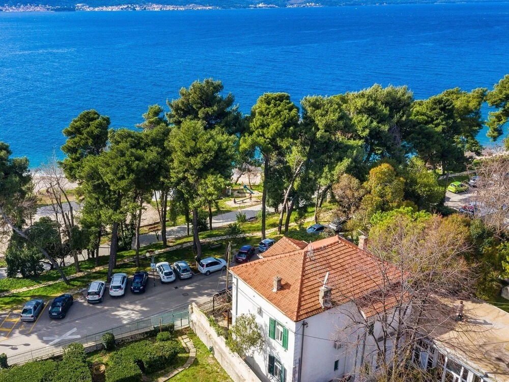 Charming First Floor Apartment With Great Sea View, Near the Beautiful Beach