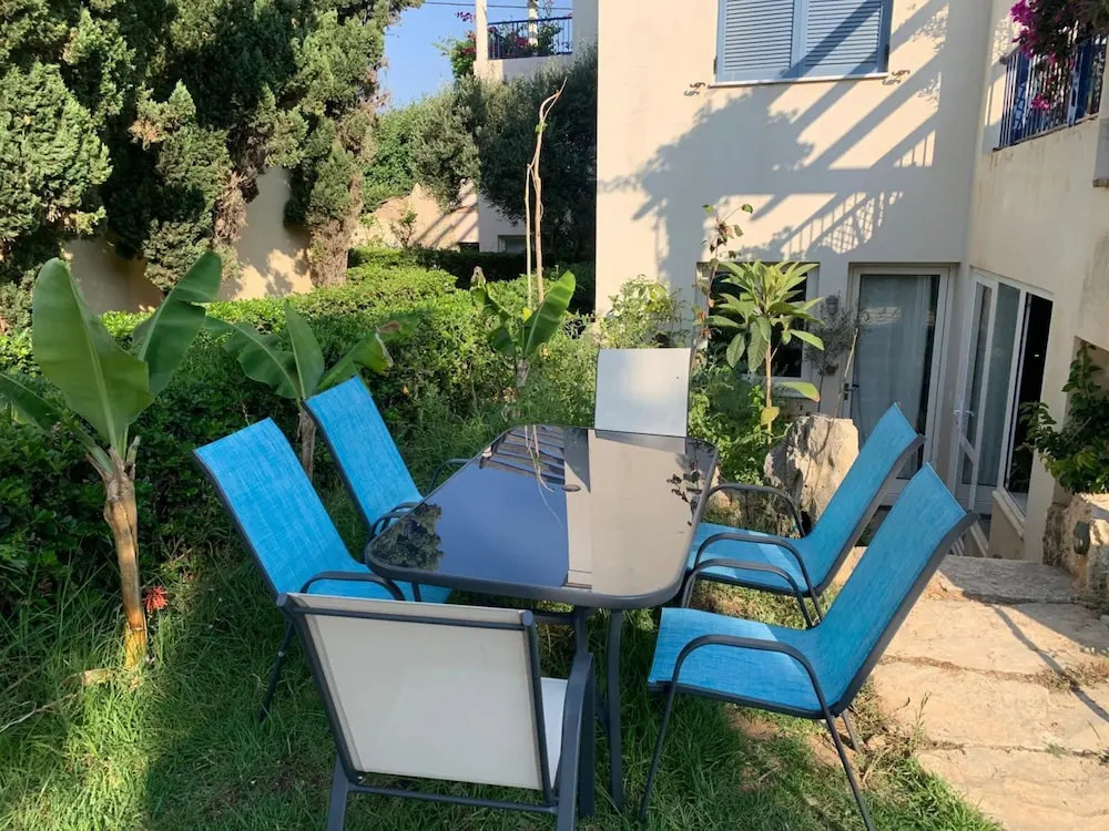 1 Bedroom Apartment on Beach Elias Upper