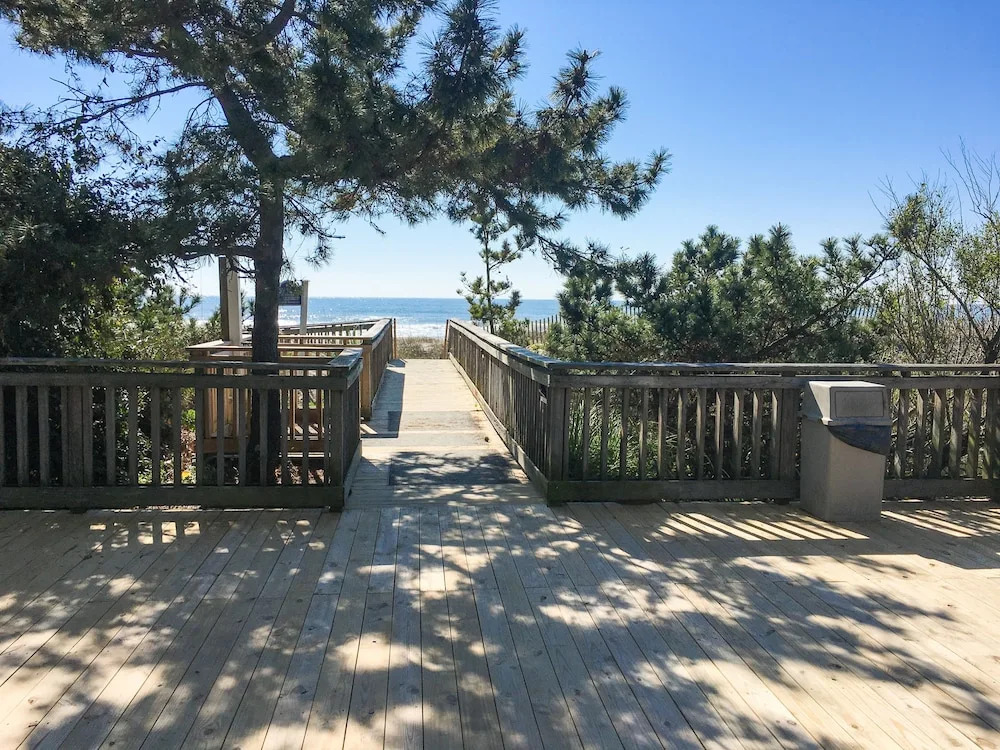 New Listing! Oceanfront W/ Pools & Hot Tub 3 Bedroom Condo