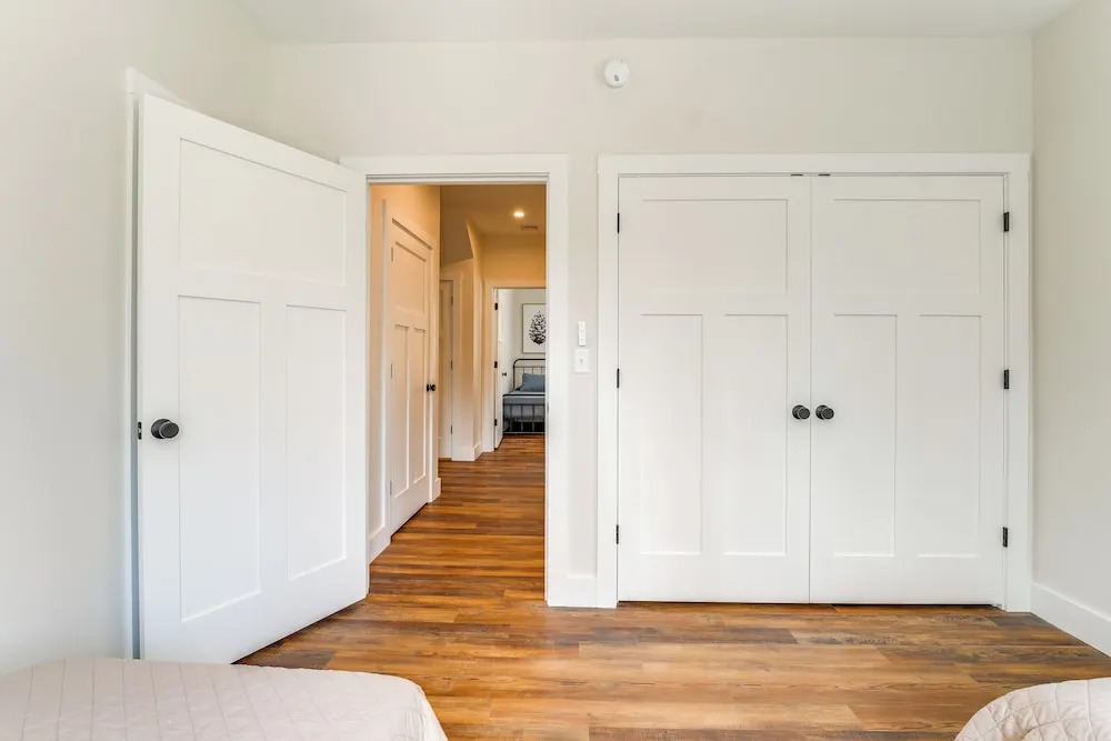 Walk to Beach & Sebago Lake: Luxe Family Getaway!