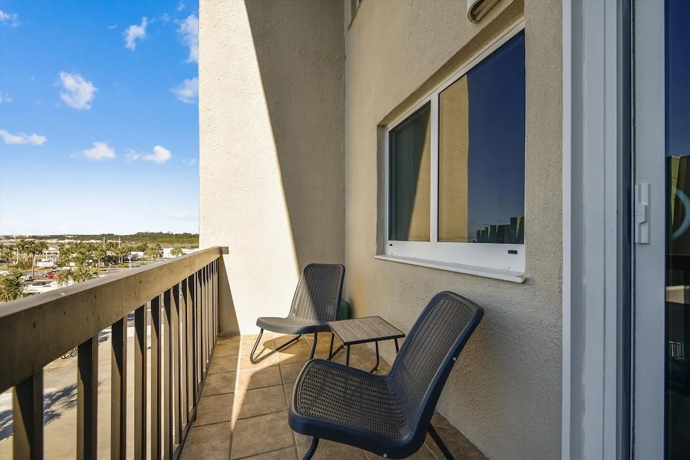 Recently Renovated 2bd, Sleeps 6 Pinnacle Port, W/ Boat Ramp 2 Bedroom Condo by RedAwning