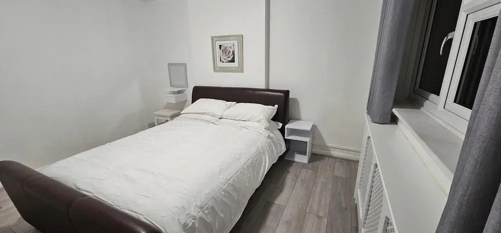 Spacious & Modern 2-bed House in Dagenham