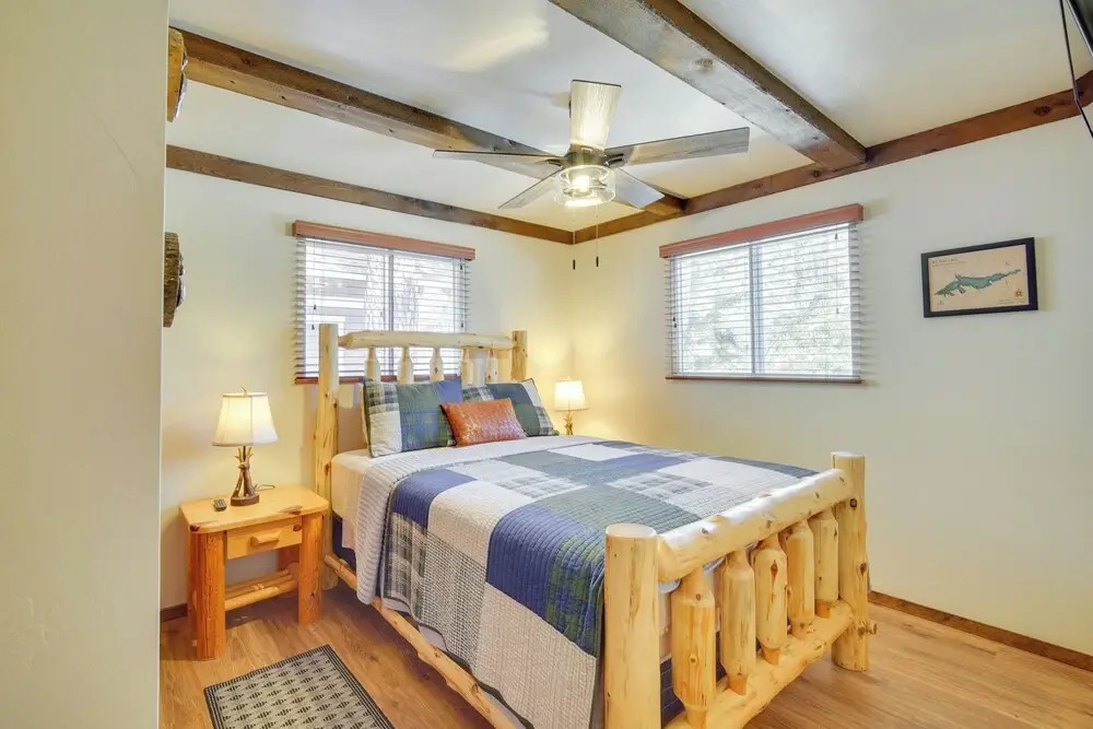 2 Mi to Snow Summit Skiing: Big Bear Cabin w/ Deck